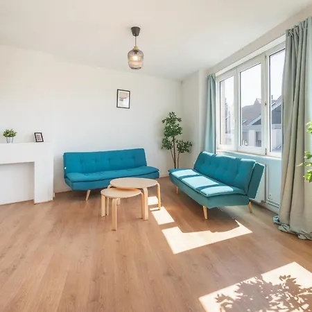 Large Center Apartment *